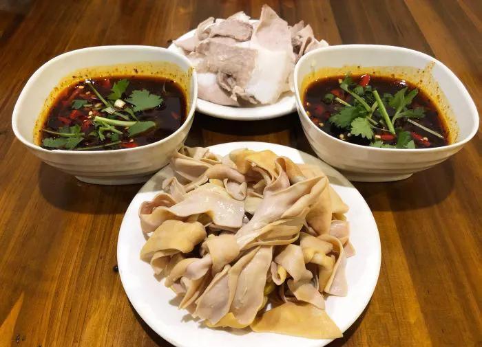 因为“吃内脏”的过场多，四川人直接分成了3个派别