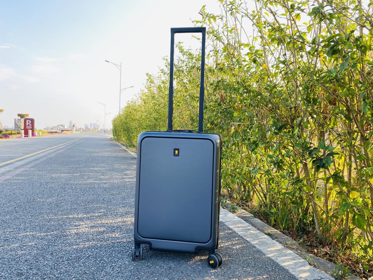 行李箱100寸可充电,行李箱22寸能充电
