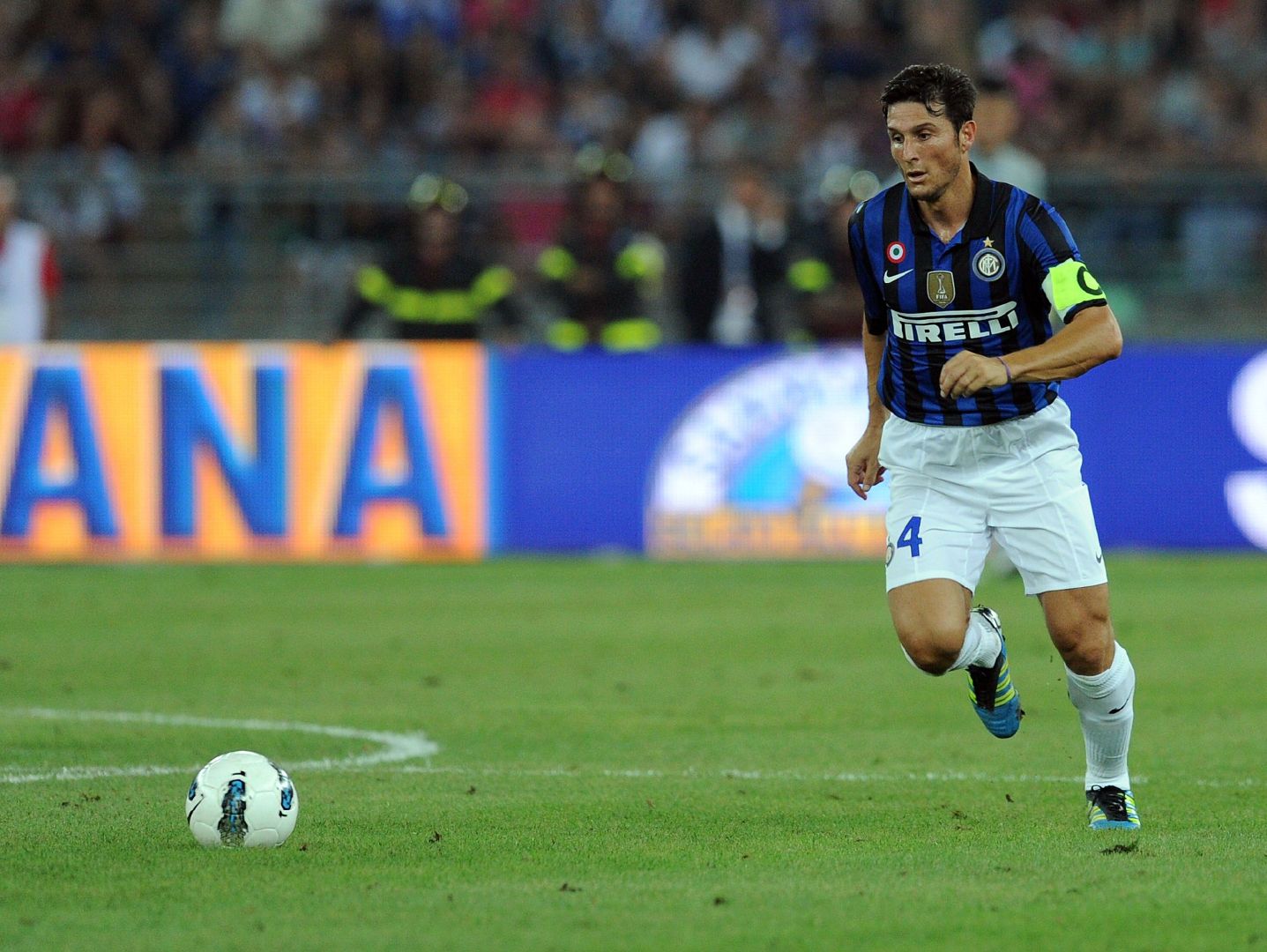 国际米兰球星萨内蒂图片,国米欧冠萨内蒂图文