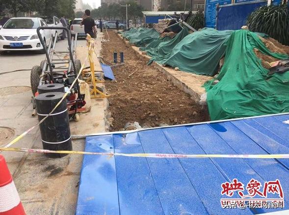 无暖户盼改造、有暖户去阻扰，郑州帝湖东王府暖气铺设引内讧