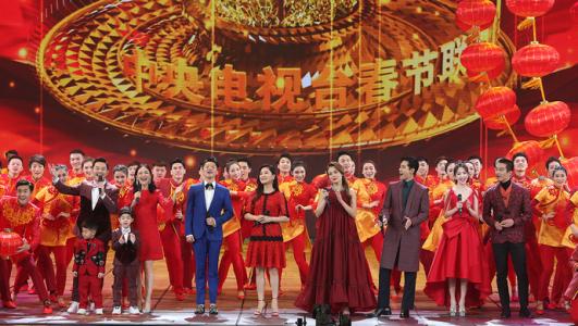 春节联欢晚会李谷一高龄现场演唱,第一届春节晚会李谷一唱了几首歌