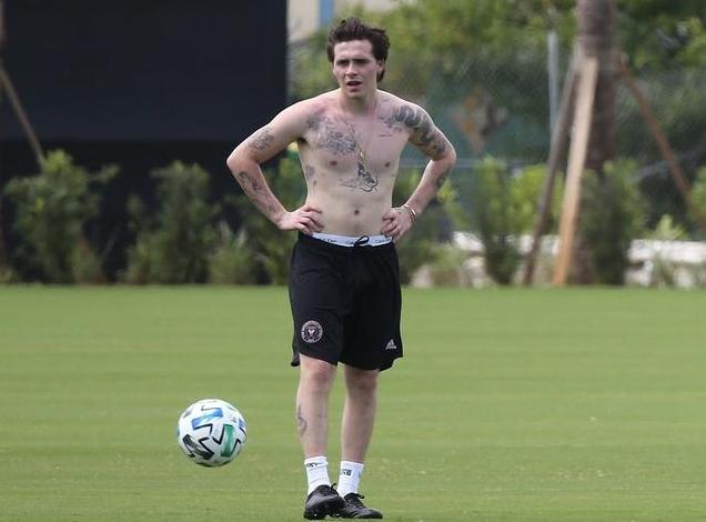 小贝自信秀腹肌是哪一集,小贝秀腹肌