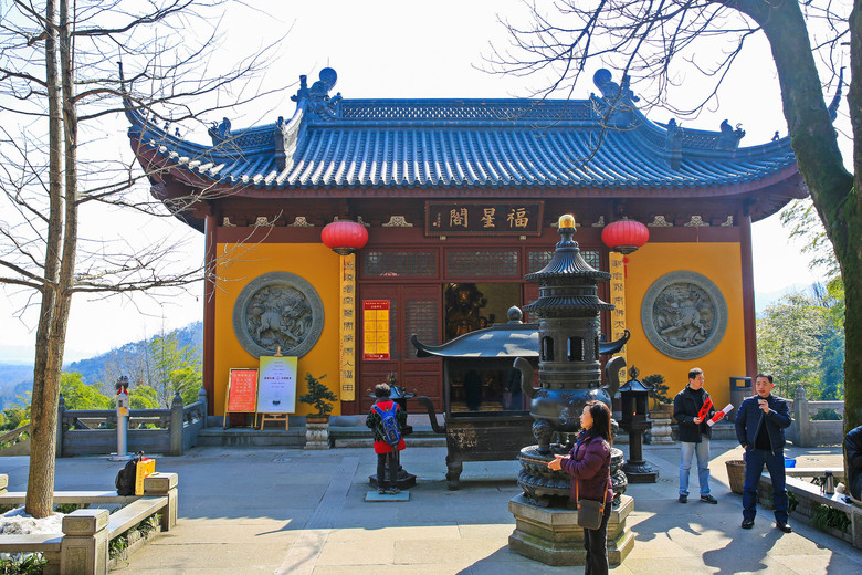 杭州一座低调的千年古刹，距灵隐寺约500米，知道的游客不多