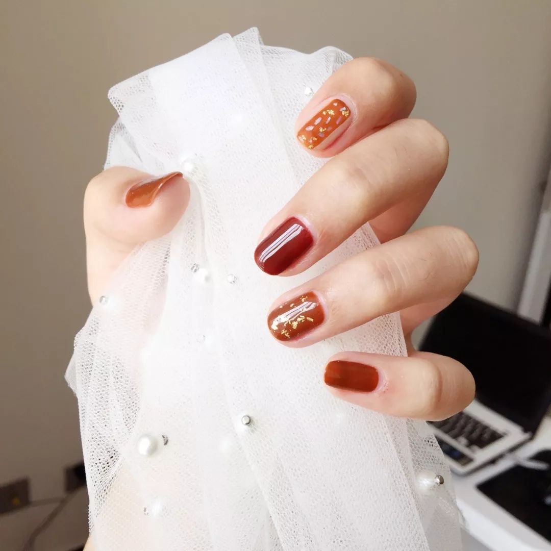 美甲什么颜色显得花哨好看,40款干净不花哨的美甲谁做都好看