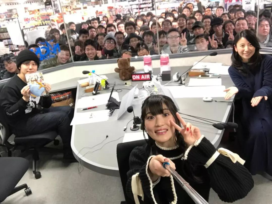 宅男们的福利，五等分的新娘举办情人节活动，蛋糕想带回去纪念