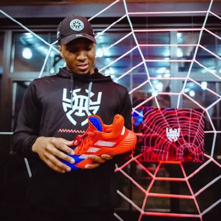 米切尔要求阿迪达斯出签名鞋,阿迪达斯米切尔最新款篮球鞋