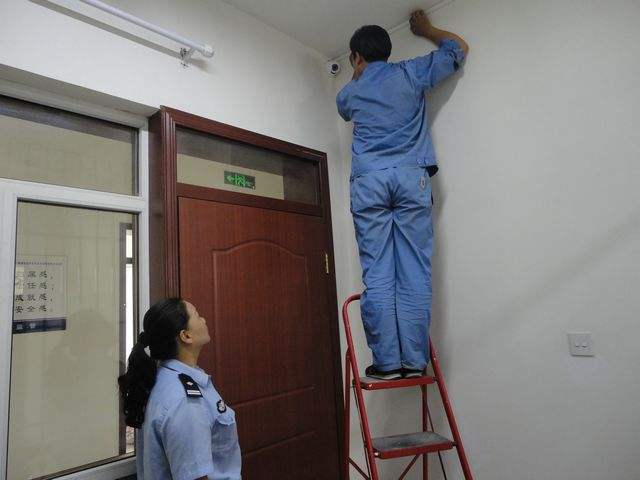 安装10个摄像头的监控设备价钱,家庭安装监控摄像头需要哪些设备