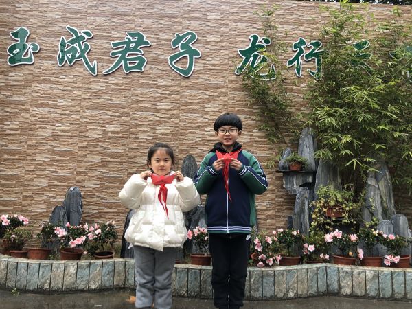 139.9万武汉伢开学啦！学*党**史学英雄开启新学期第一课