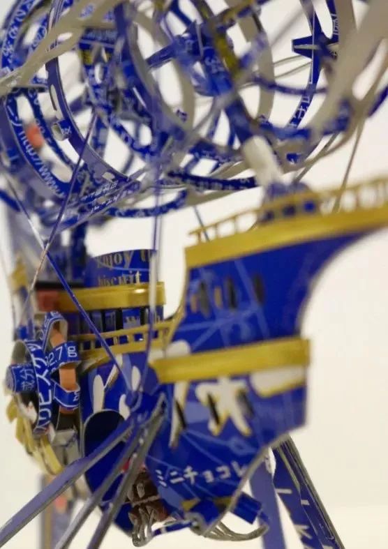 小哥用废纸盒惊艳27万人，跟他一比，我简直是手残