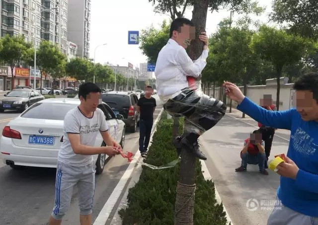 新郎逃婚被撞成重伤,闹婚新郎被闹得高速上悲剧