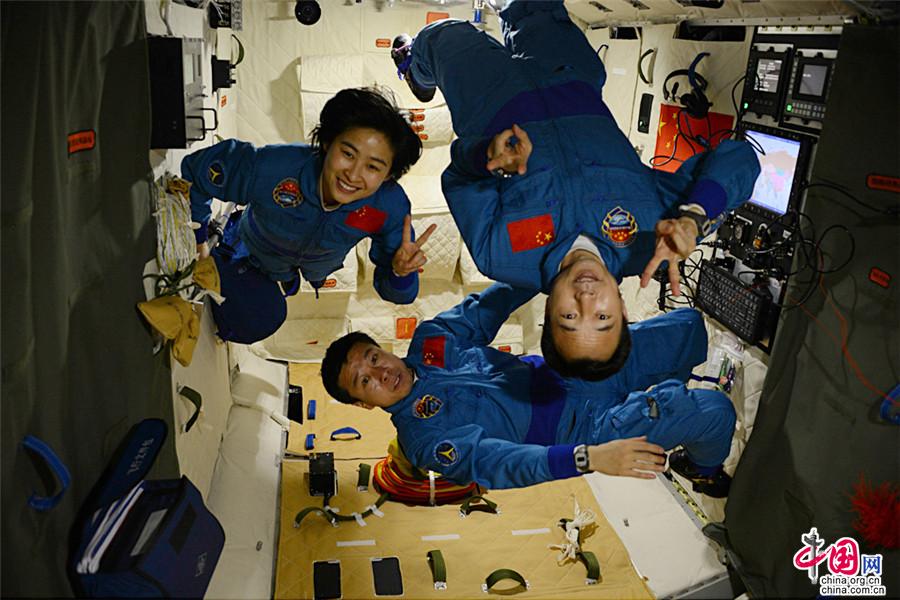 三艘航母合照高清,中国航母照片三视图