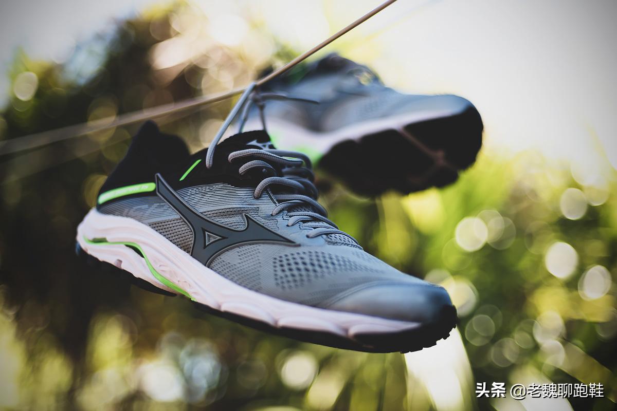 跑鞋排行榜第一名鸿星尔克,冷门跑鞋品牌鸿星尔克