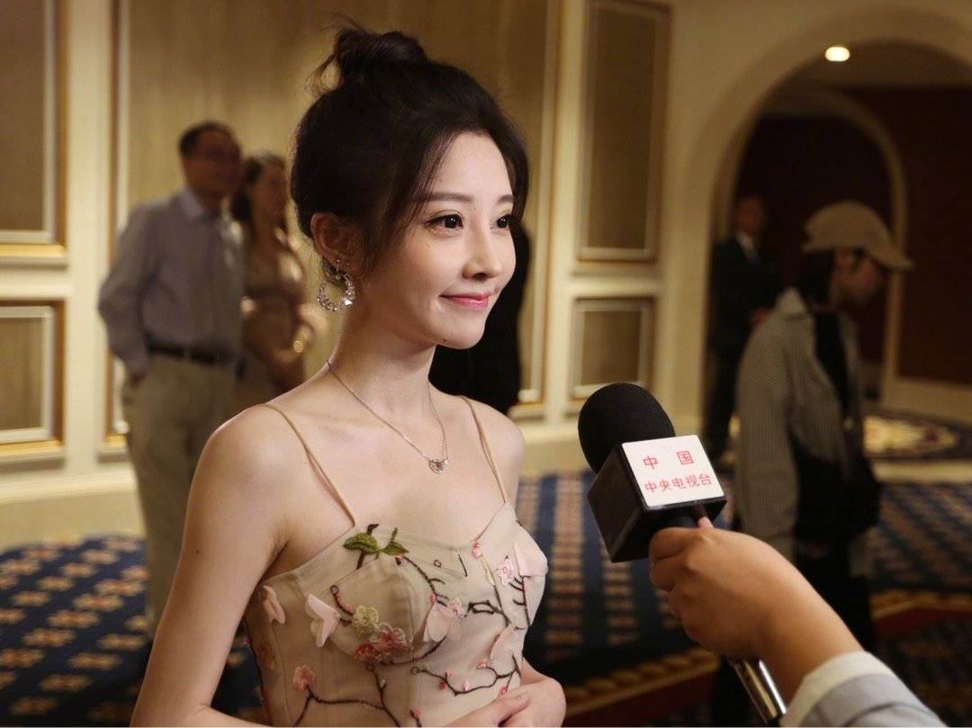 冯提莫唱歌引人入胜，再次出手平定风波，这首歌太好听了