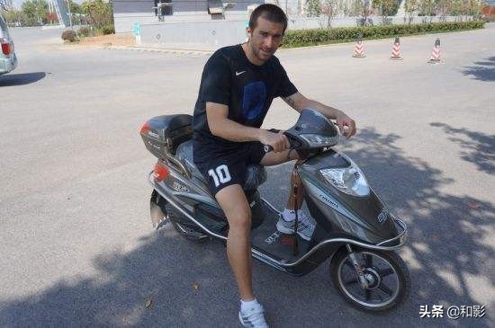 谢霆锋、谭维维、朴树、韩寒，这年头，明星也有骑电动车的情怀