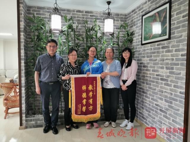 “自信才有力量向前冲！”昆十中这名662分的考生，在逆境中乐观成长