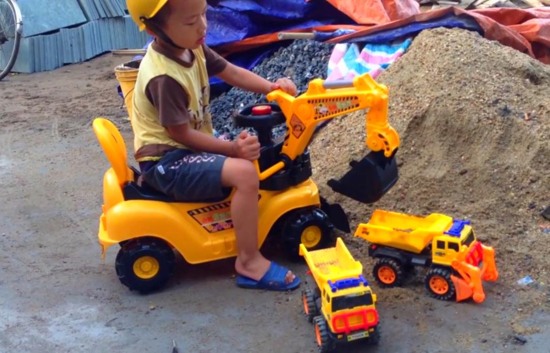 小孩喜欢挖掘机是什么原因,孩子为什么喜欢挖掘机
