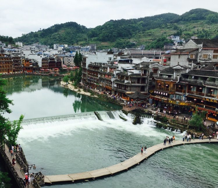 张家界住宿费如何省钱,张家界市吃住贵吗