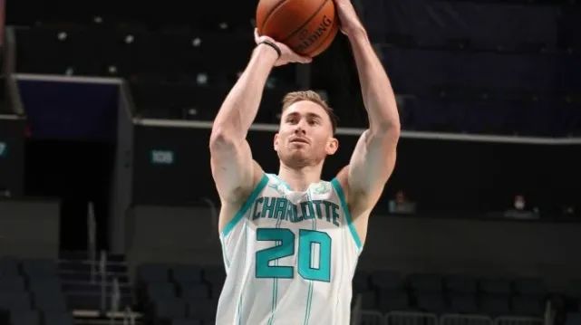 第3次骨折！无限期休战？刚签下1.2亿大合同就伤了