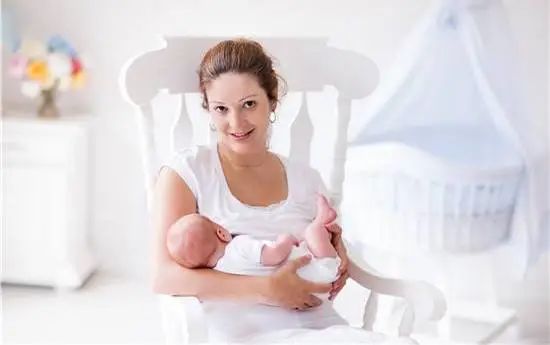 学习正常分娩指南，优化孕妇在产程和分娩中的体验，维护产妇尊严