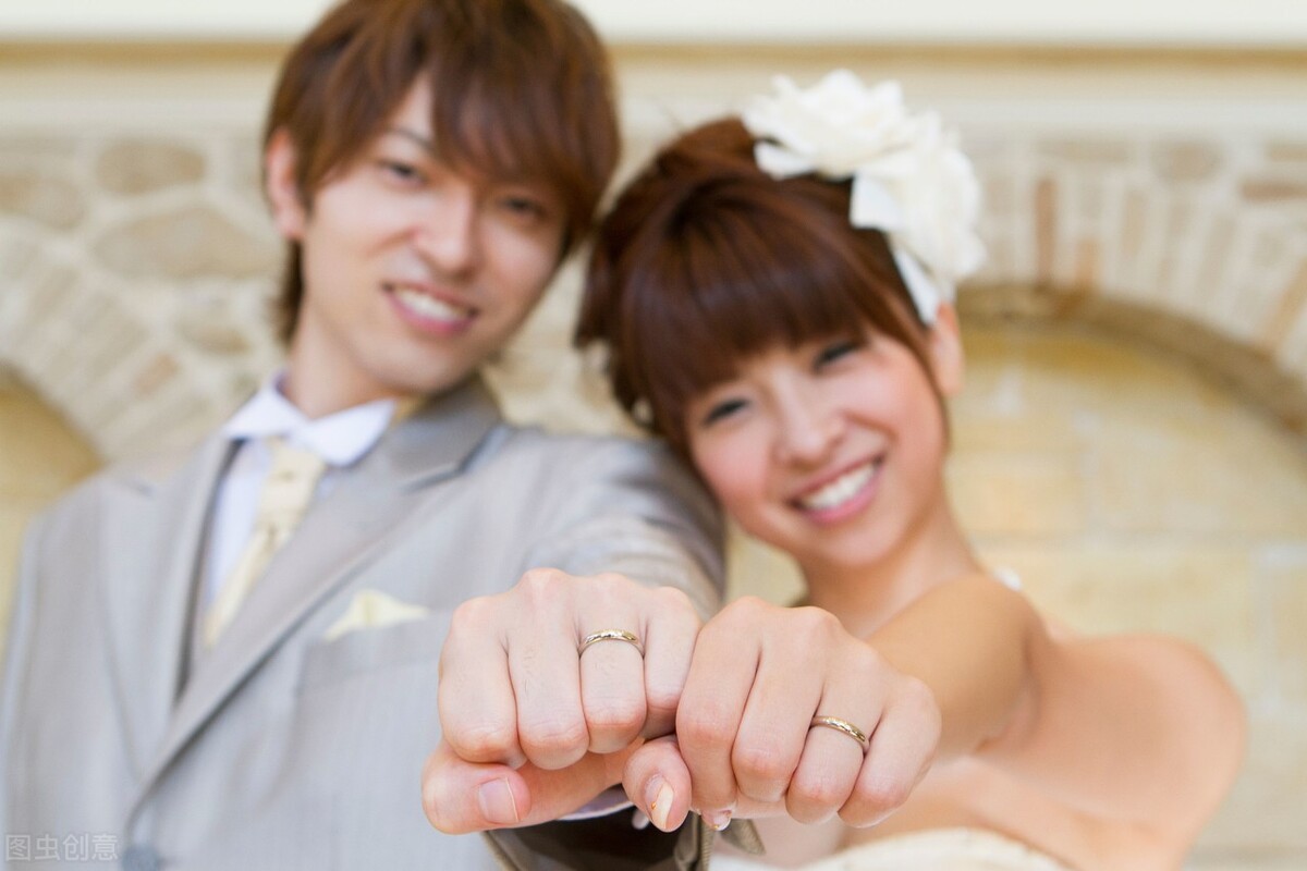 男朋友和前女友同居三年还能要吗,发现女友和她前男友同居过怎么办