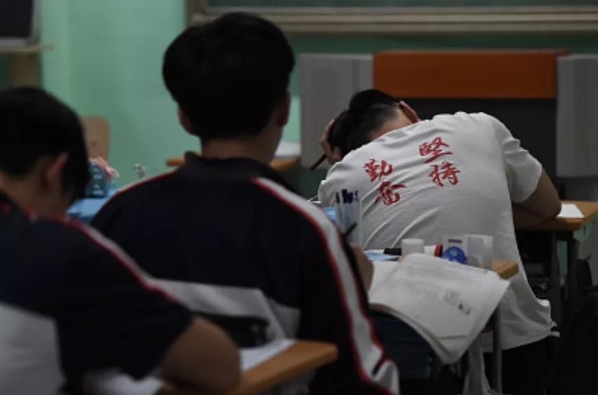 高考延期：生于非典，考于新冠，这届孩子有多难！