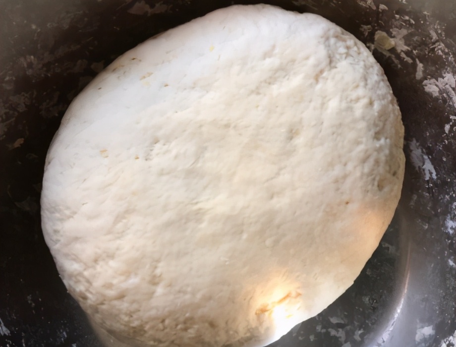 如何炸油条又脆又蓬松不用泡打粉,怎样把油条炸得又酥又脆又蓬松