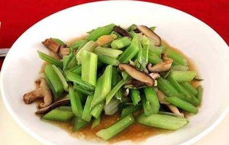 芹菜和它一起炒，比炒肉还好吃，常吃可以增加免疫力