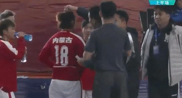 该你管的你就管,带你走进五人制裁判手势