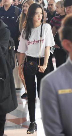 甜死人不偿命韩剧,jisoo金智秀喜欢初恋风穿搭