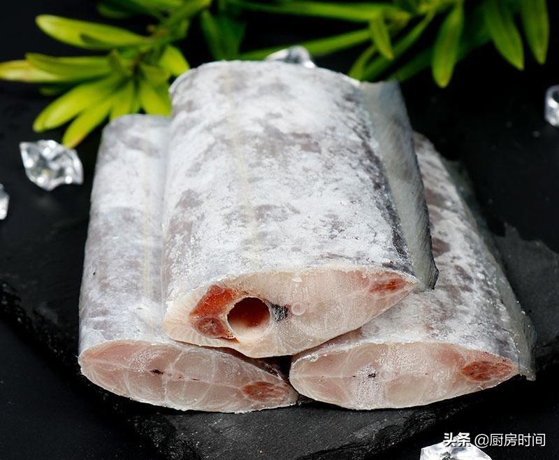 煎带鱼不粘锅不破皮的小秘诀,煎带鱼不粘锅的绝密技巧