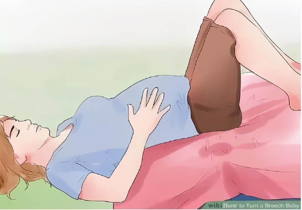 胎位不正医生徒手调胎位视频,胎儿胎位不正助产士帮忙调整胎位