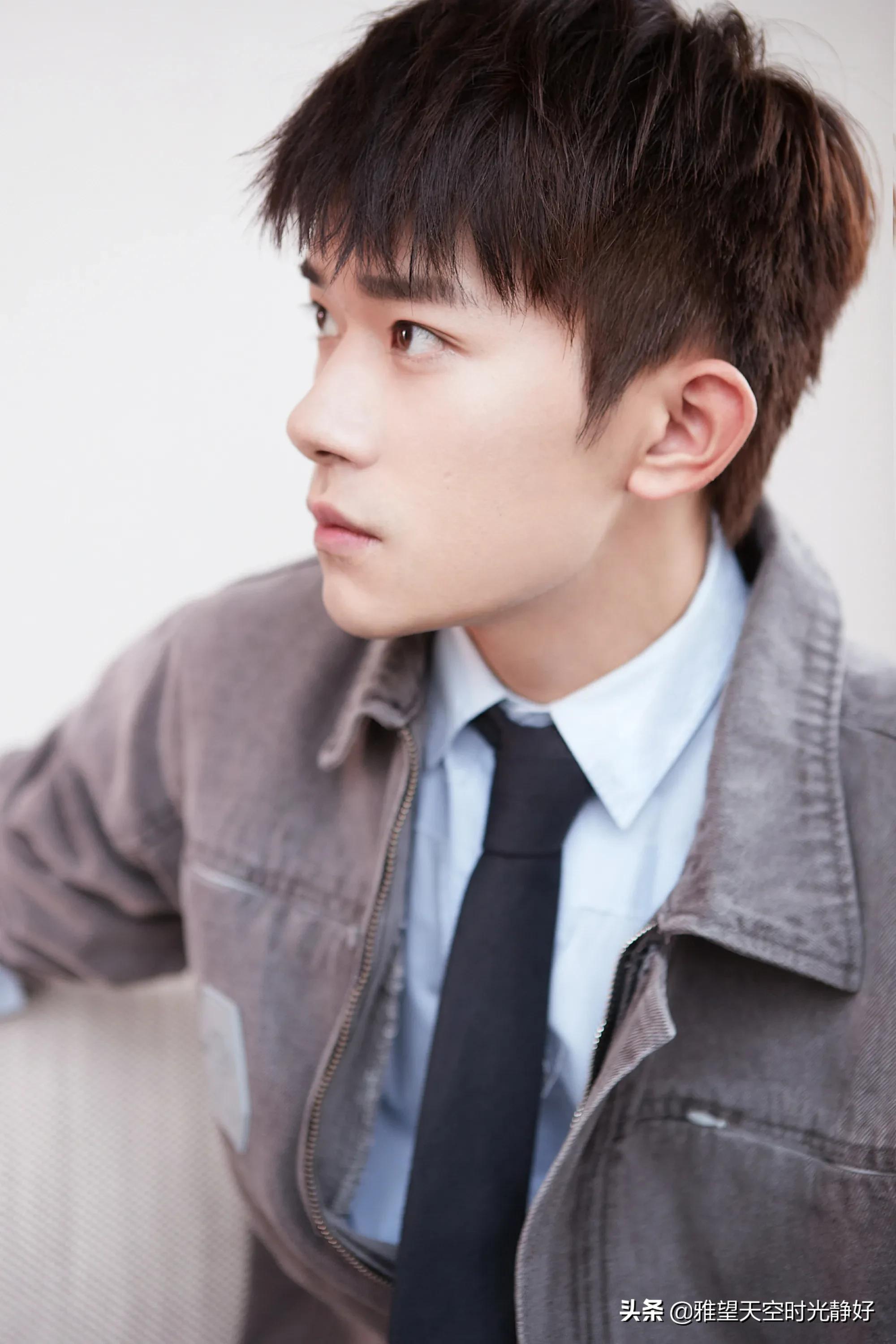 盘点国内男明星完美侧颜，谁才是你心中360度无死角完*男美**神呢？