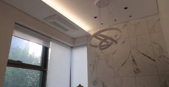 韩国美女晒独居公寓引11万人围观衣帽间全是名牌