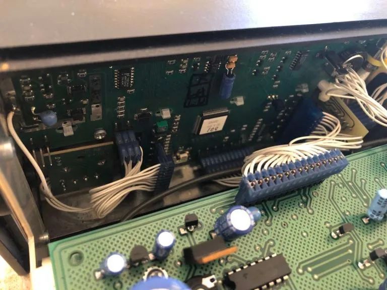 冲动购买被迫更换DrakeSW8台式收音机糟糕的按键面板