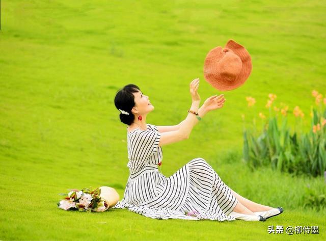 适合中老年女性拍照姿势,中老年摄影入门轻松拍出好照片