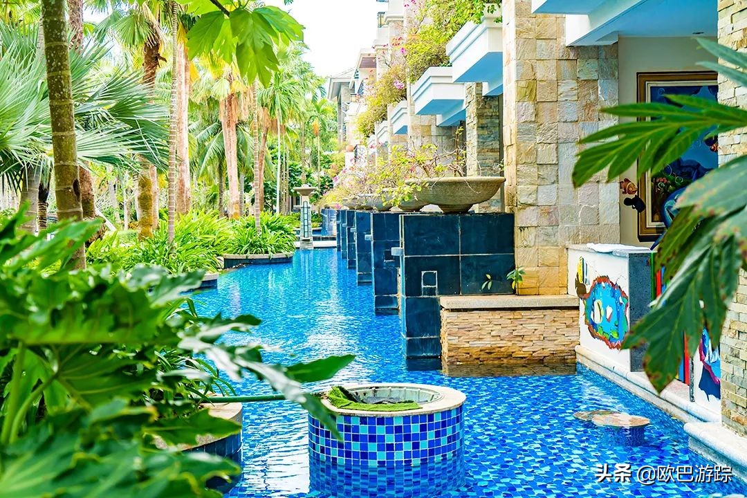 三亚维景度假酒店，占地100000多平米，位于天下第一湾的亚龙湾