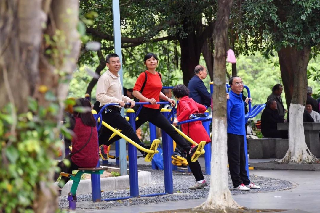 家门口的健身场地正式投入使用,家门口健身有了好去处