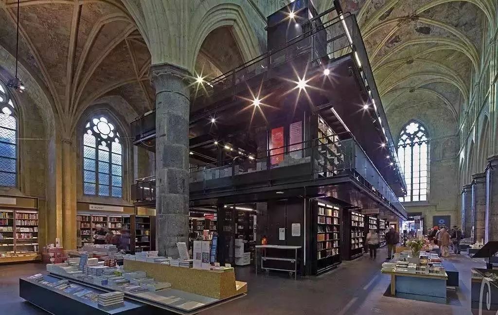 实体书店多元业态的文化购物中心,让实体书店更有生命力