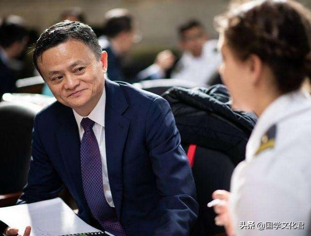 在人际交往中想要获得他人的尊重,在人际交往中一定要注意尊重对方