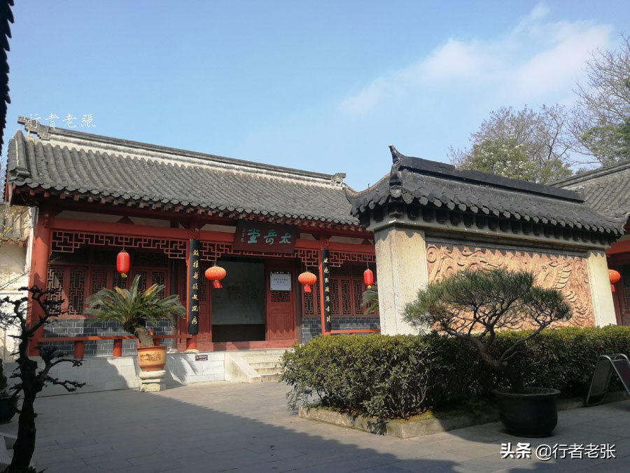 历史上被誉为宰相之杰的张居正是江陵人，他的故居就在荆州古城