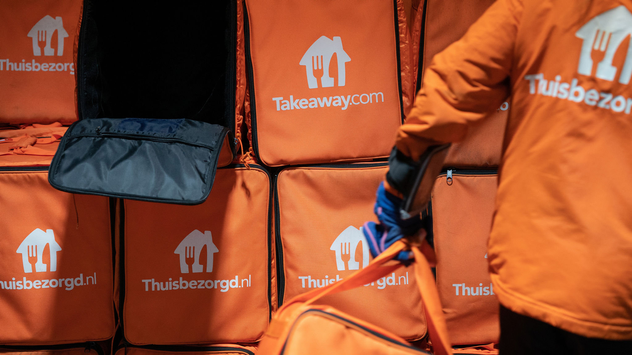 欧洲杯被冤枉的越位球,欧洲杯援助商闹乌龙