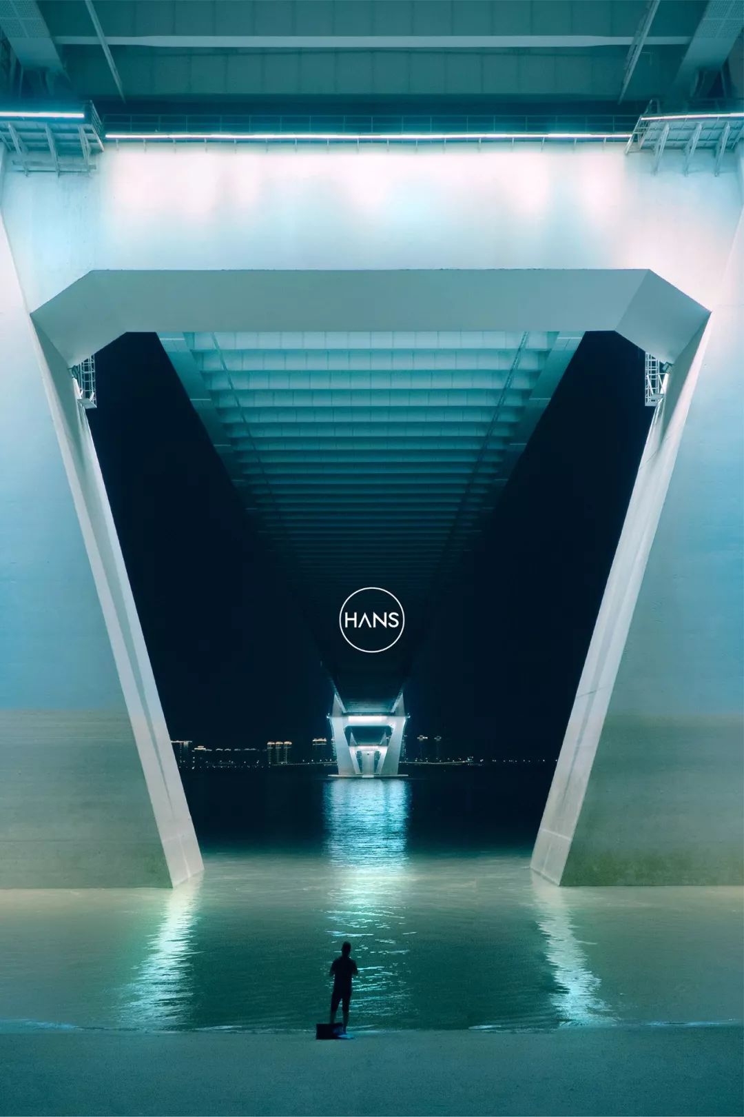 这里是青山，请长按保存