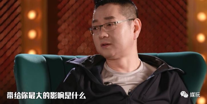 张绍刚脱口秀穿的袜子,李佳琦吐槽大会给张绍刚涂的口红