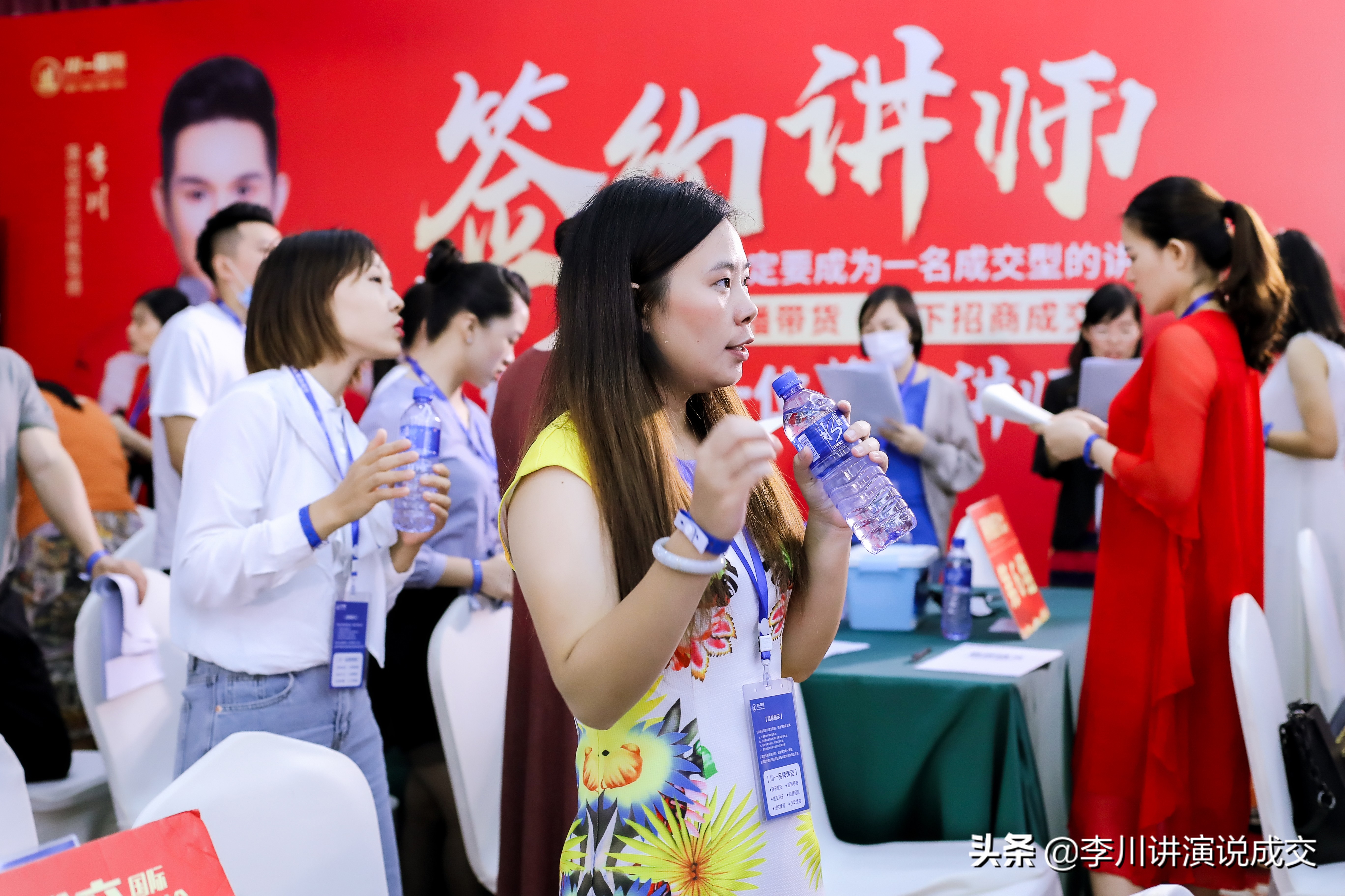 年会主持词幽默开场白2018十分钟,年会适合领导讲的话