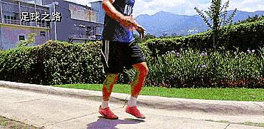 小孩足球颠球入门基本功,初学足球颠球技巧小学生