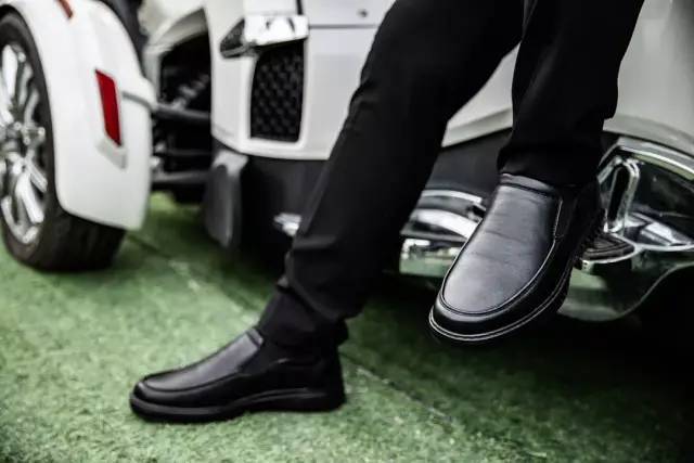 皮鞋男士真皮梦特娇,既休闲又舒服的皮鞋