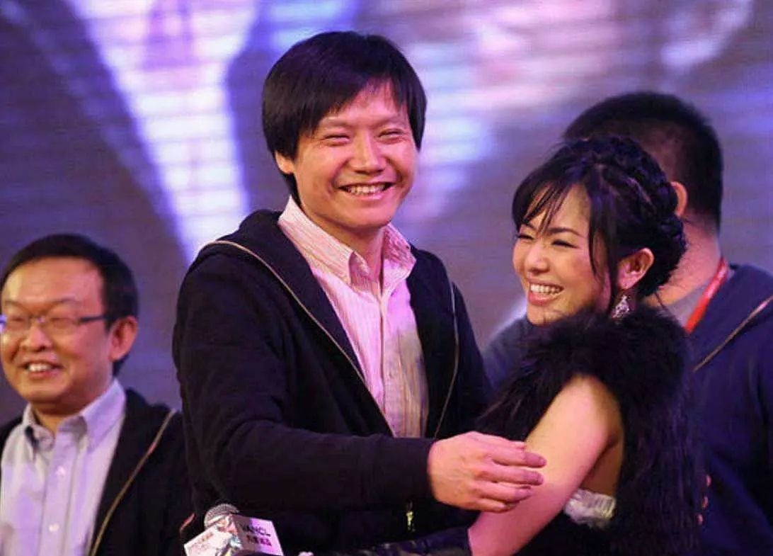 为什么电商巨头都卸任了,电商巨头两年销量下降40%