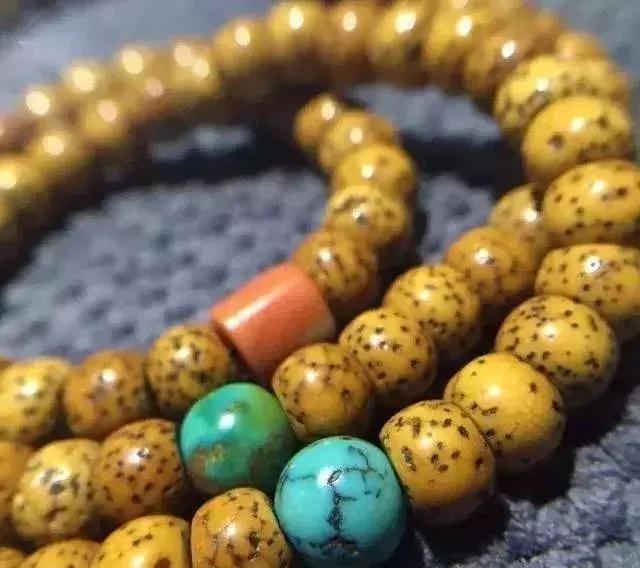 鸡油黄星月菩提盘到最后什么颜色,星月菩提怎么盘才能盘得更快上色