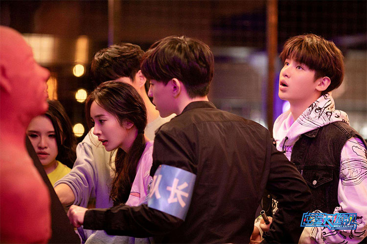 邓伦衣服越穿越便宜？还不是因为《密逃》jio碎了援助商的皮带