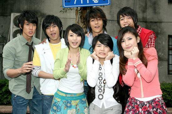 梁静茹承认离婚前火速删了几条微博：她遭受的打击不输夫妻离散